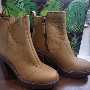 NWOT TOMS LEATHER RYA BOOTS